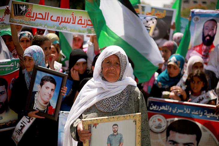 اهالي الاسرى في سجون الاحتلال يطالبون