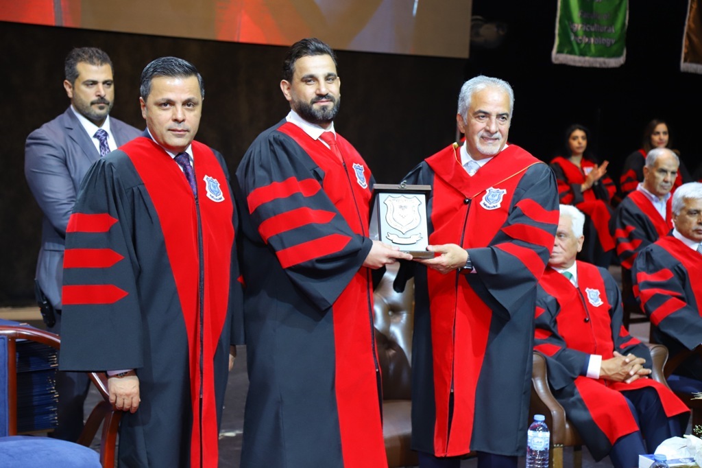 تكريم الباحث د. حمزة أبوعويضه من