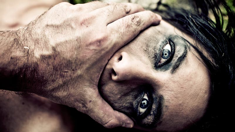 حادث بشع.. مسلحون يقتحمون موقع تصوير