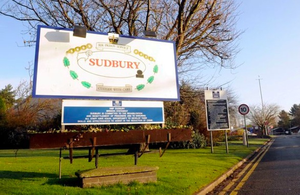 تكسب الآلاف من بيع الهواتف المحمولة