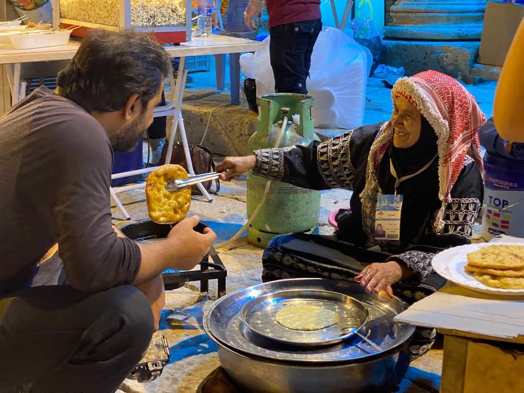 أم نمر الجرشية تشغل ضيوف مهرجان