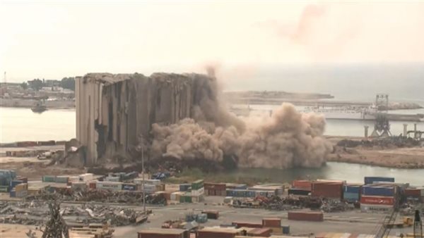 انهيار 3 صوامع قمح في مرفأ