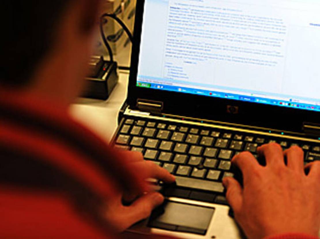 احذر من أي شخص يغازلك عبر