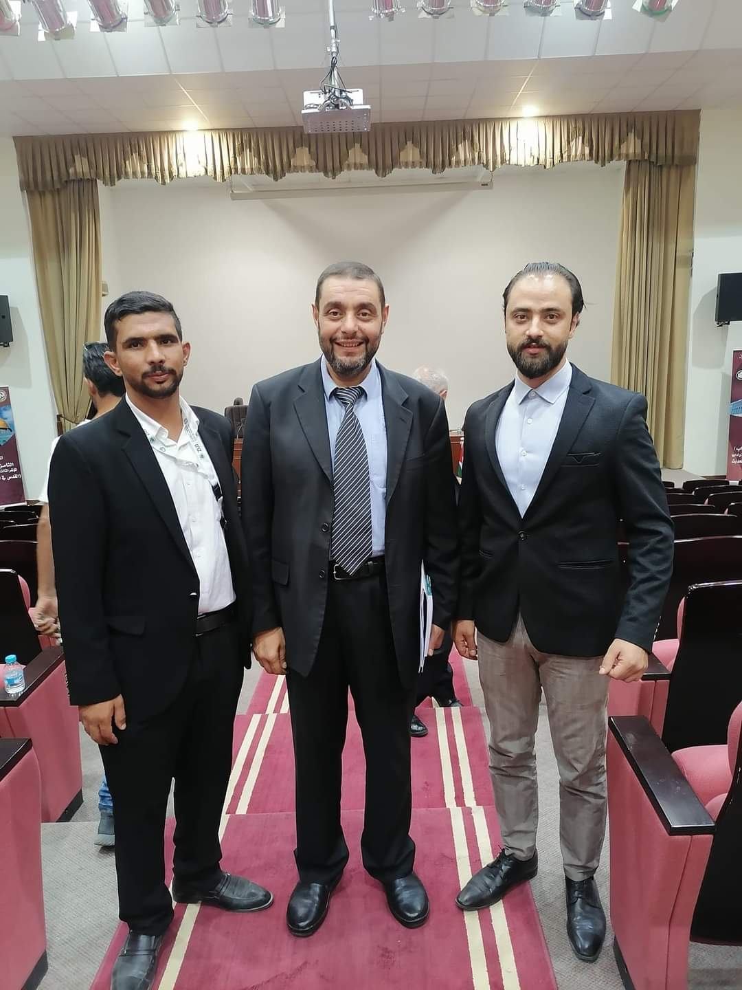 الخالدي يهنئ الشاعر طلال العجوري