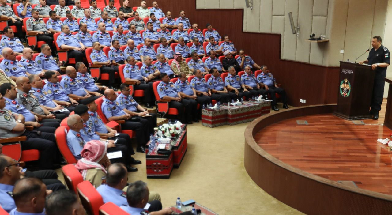 الحواتمة ينقل تحيات الملك للأمن العام