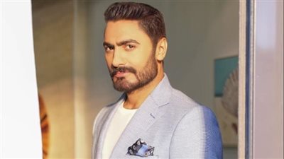 تامر حسني يصل فندق الريتز كارلتون