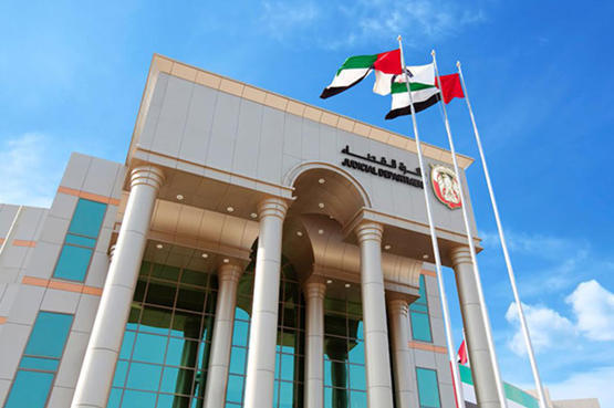 الإمارات.. يطالب بـ 50 ألف درهم