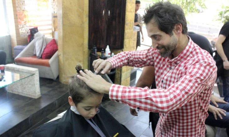 مبادرة إنسانية لحلاق أردني لإسعاد أطفال