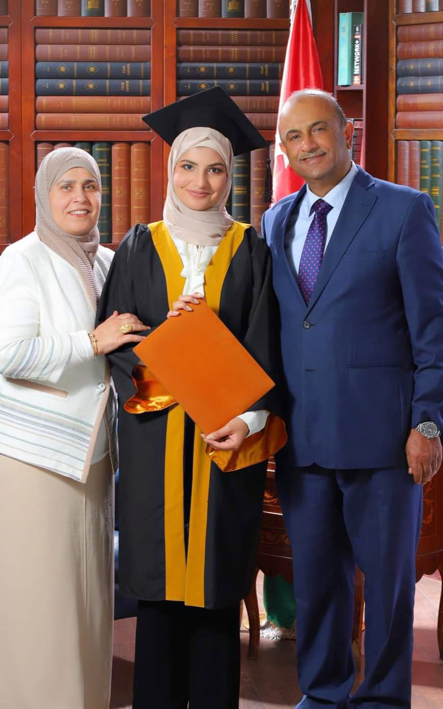 آية الحياري.. مبروك التخرج