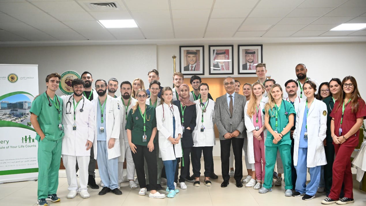 مستشفى الكندي يستقبل وفودا طلابية عالمية