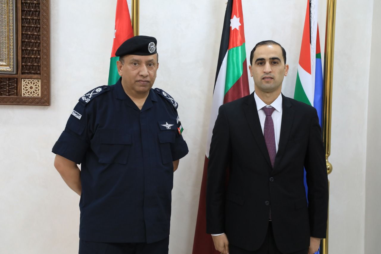 مدير الأمن العام يكرم الرائد محمد