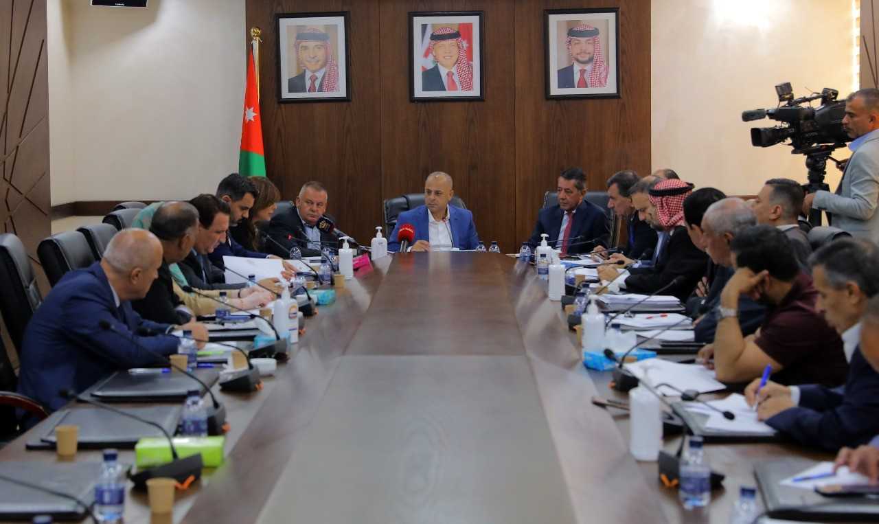 دراسة وإقرار مواد “البيئة الاستثمارية” مطلع