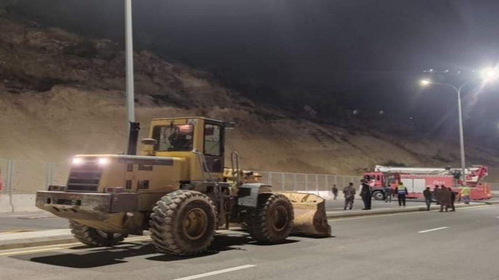 وزير الإدارة المحلية يرفض شراء آليات