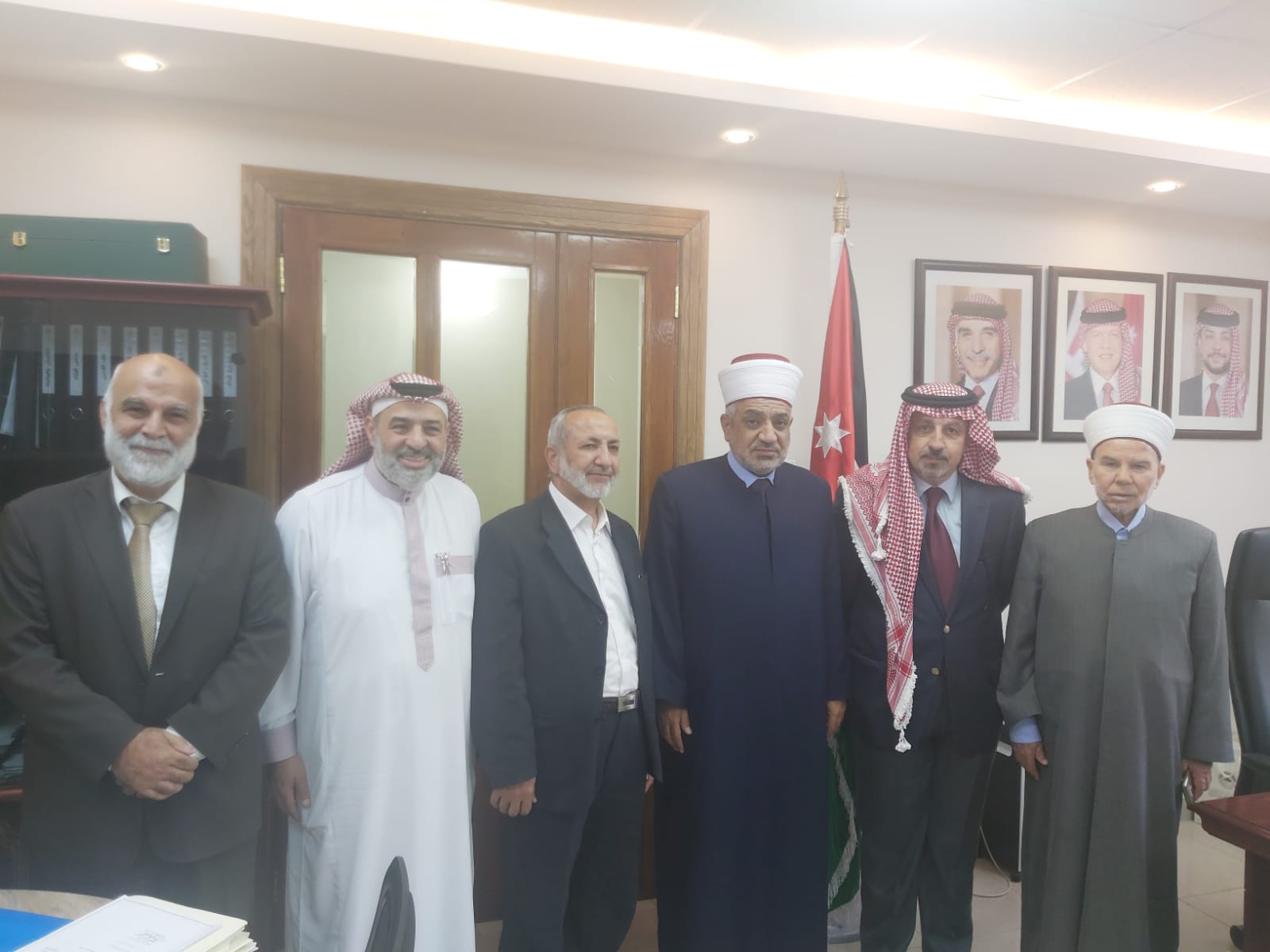 وزير الاوقاف يلتقي ادارة جمعية المحافظة