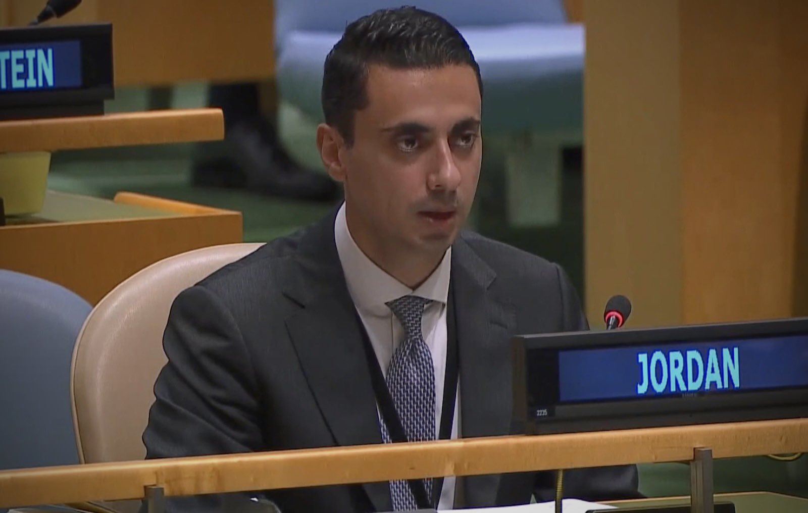 الأردن يطالب بمنطقة خالية من أسلحة