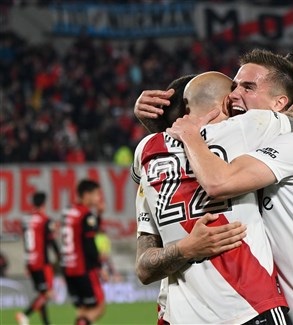 الدوري الأرجنتيني: ريفر بليت يكتسح نيويلز