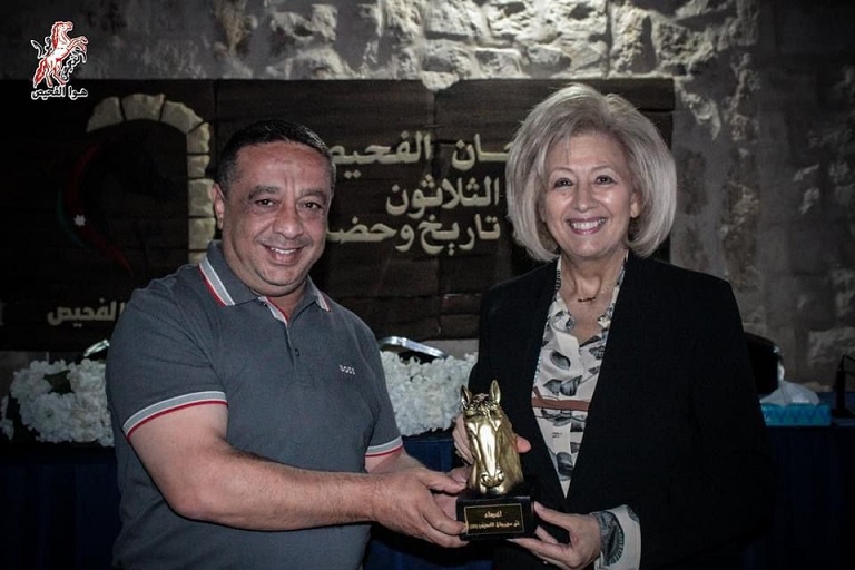 سامي الداوود يكرم هيفاء النجار