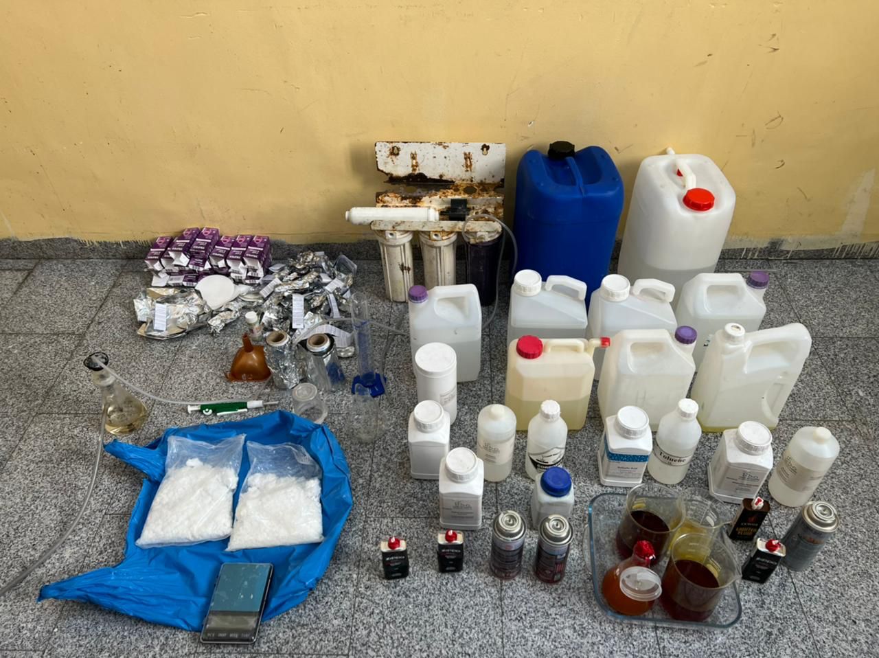 الامن يحبط محاولة تصنيع مادة الكريستال