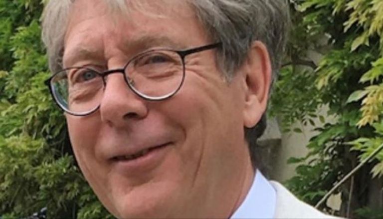 جريمة تهز بريطانيا.. ابن يضرب والده