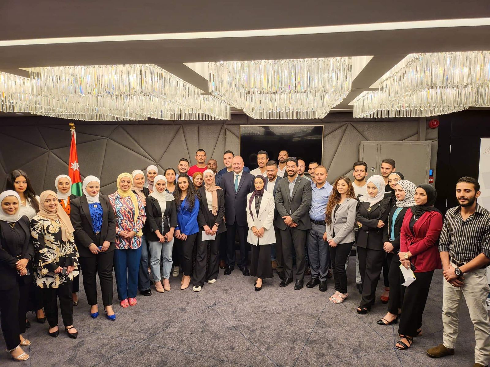 رئيس اللجنة القانونية في النواب يلتقي