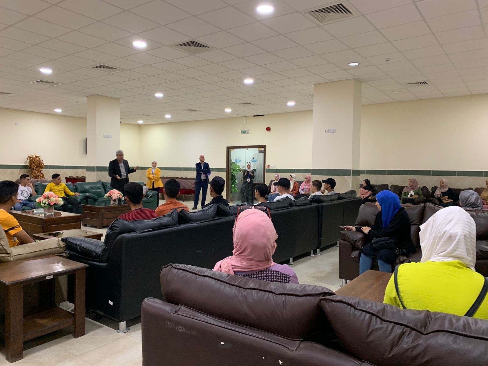 جامعة الزرقاء تستقبل طلبة الثانوية العامة