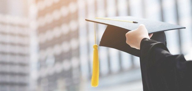 الكاتبة غادة عقل تهنئ ميرا أكرم