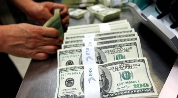 الدولار يواصل ارتفاعه انتظارا لبيانات اقتصادية