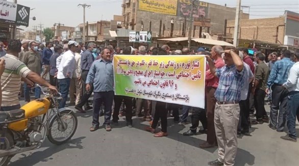 بعد الاحتجاجات على الحكومة إيران ترفع