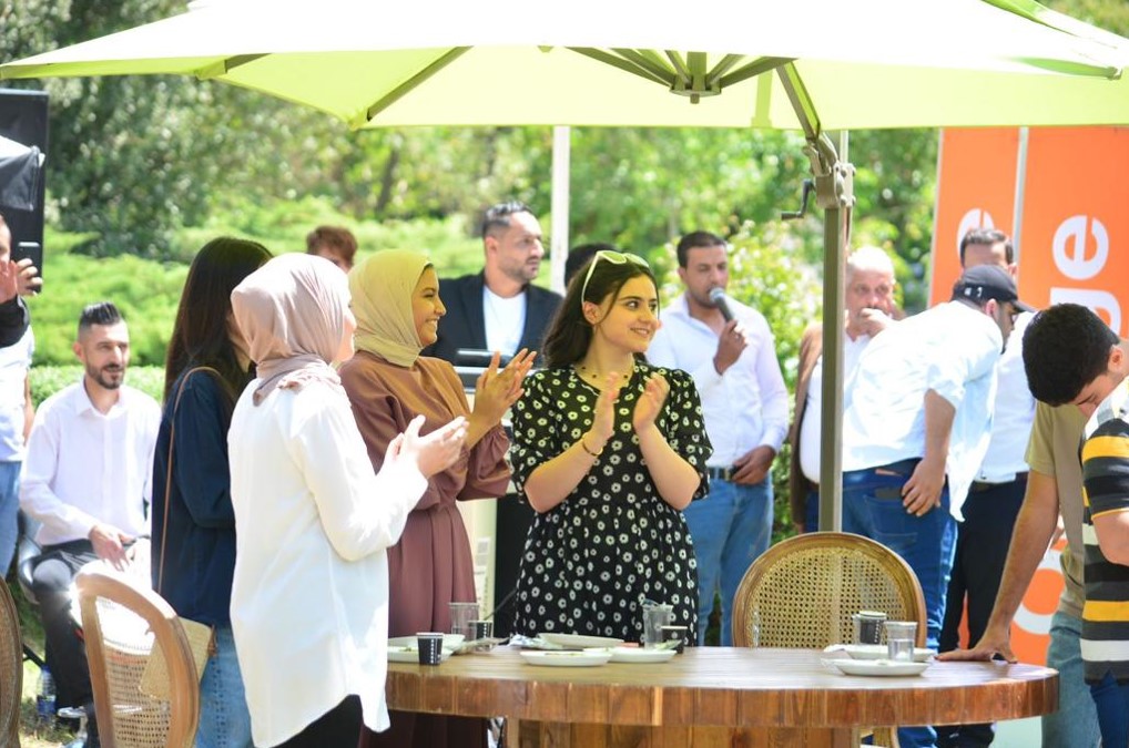 التلفزيون الأردني يشارك أوائل التوجيهي فرحتهم..