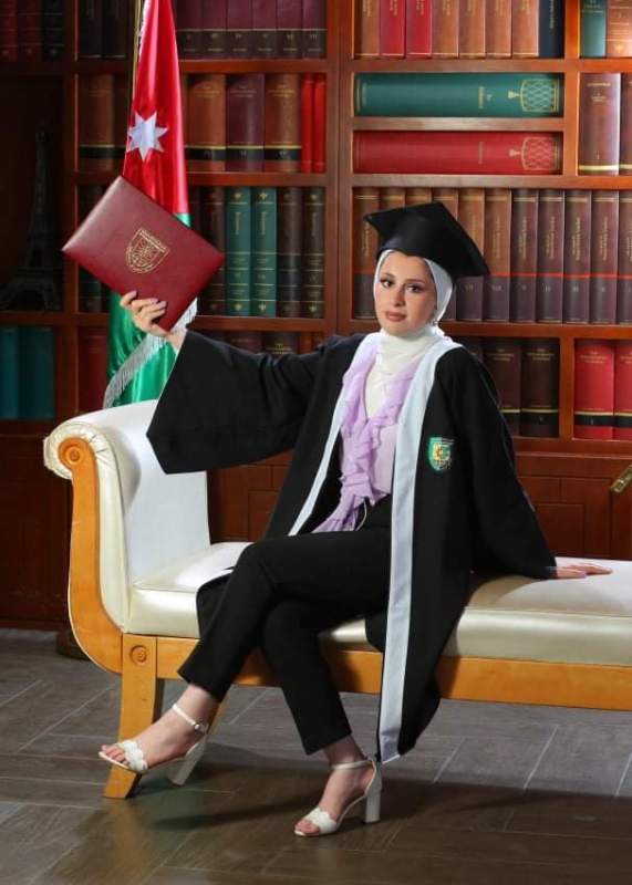 لانا الف مبروك التخريج