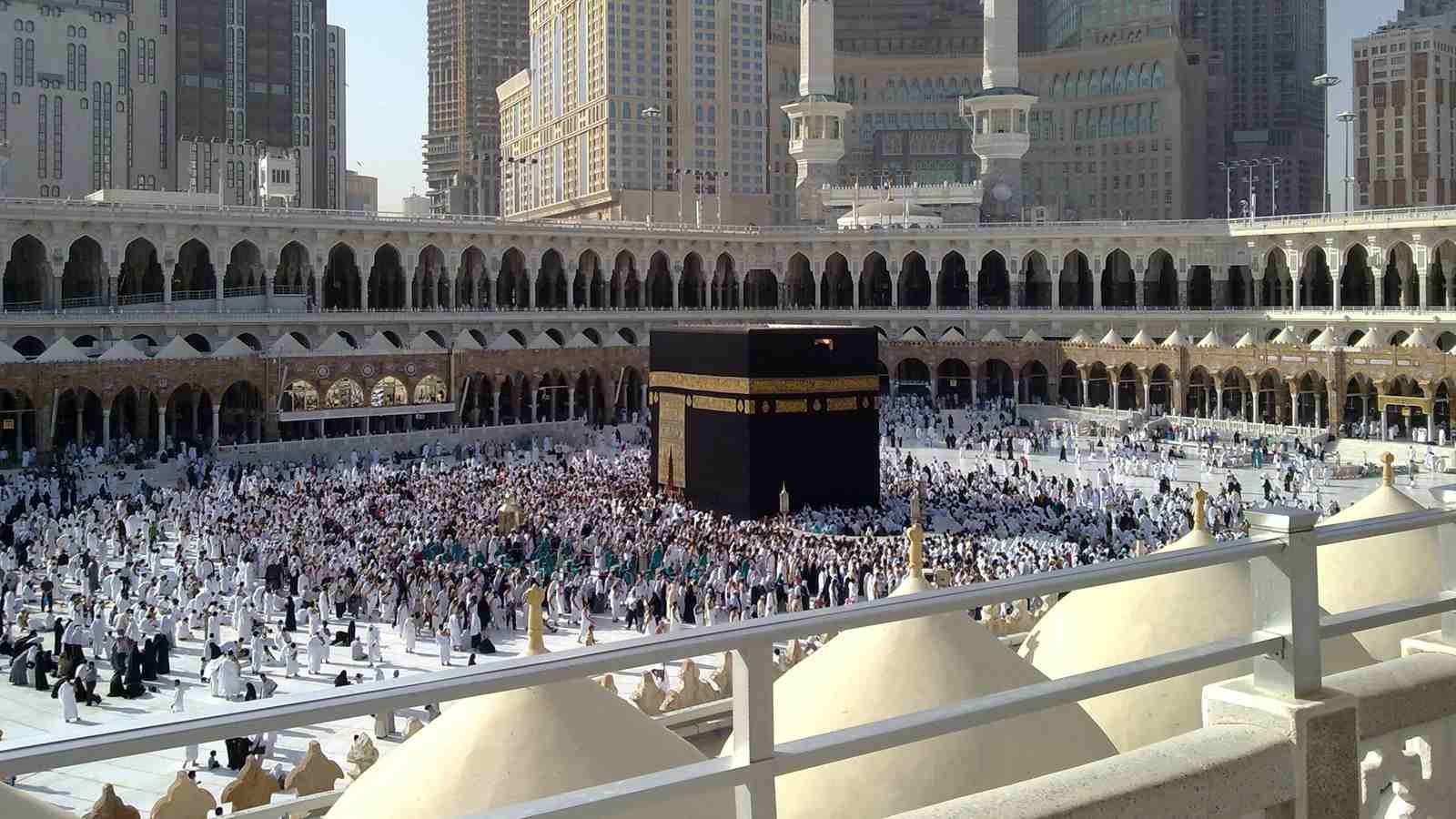 سقوط رخام على أسرة مصرية بالحرم