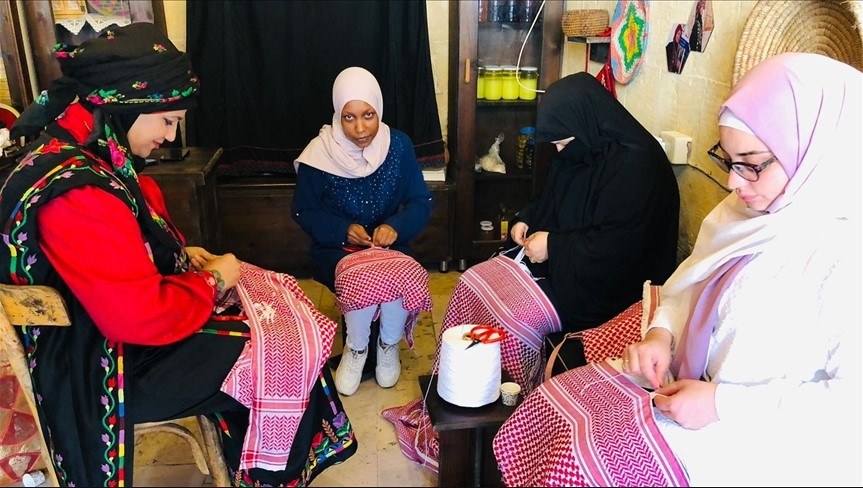 ثائرة عربيات.. أول أردنية تدرّب على