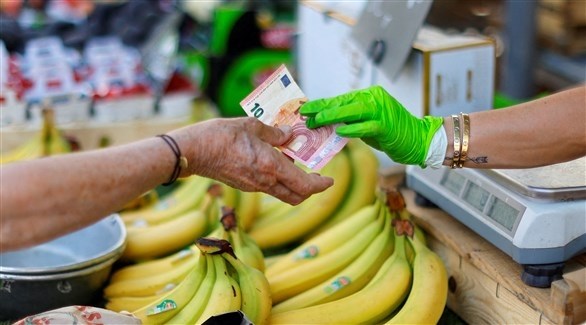 محافظو البنوك المركزية يبحثون التضخم والركود