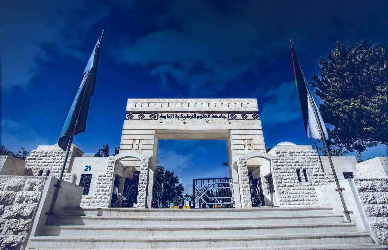 العلوم التطبيقية توفر عددا من البعثات