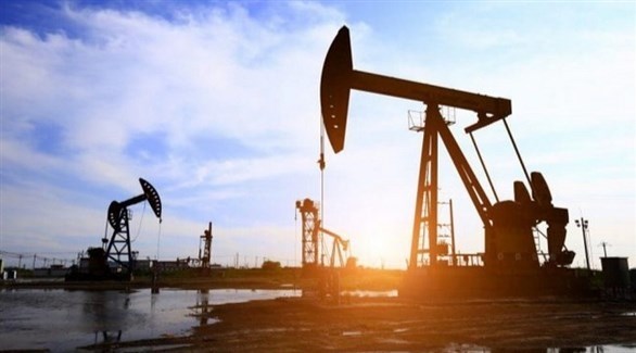 النفط يقلص خسائره بعد بيان سعودي