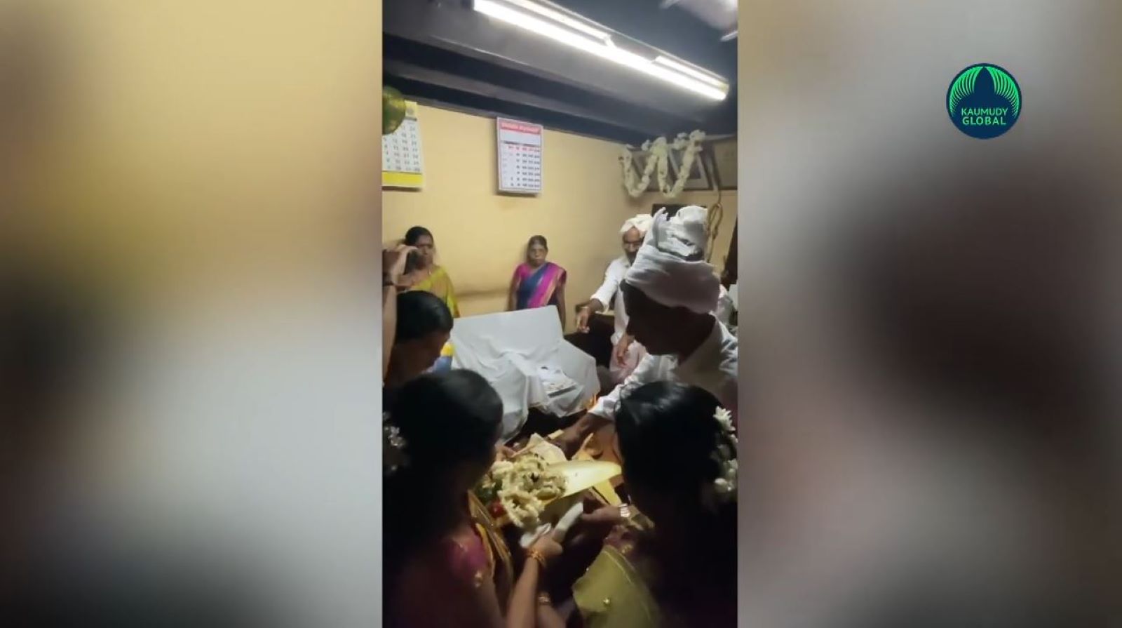 حفل زفاف مكتمل الأركان لعروسين متوفيين