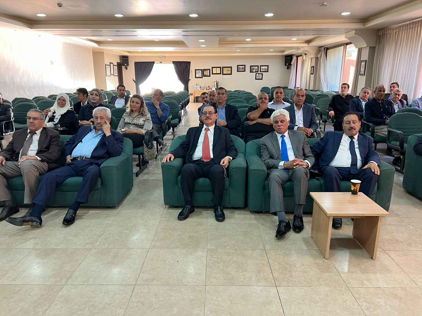 جلسة حوارية لتقييم التجربة الحزبية في