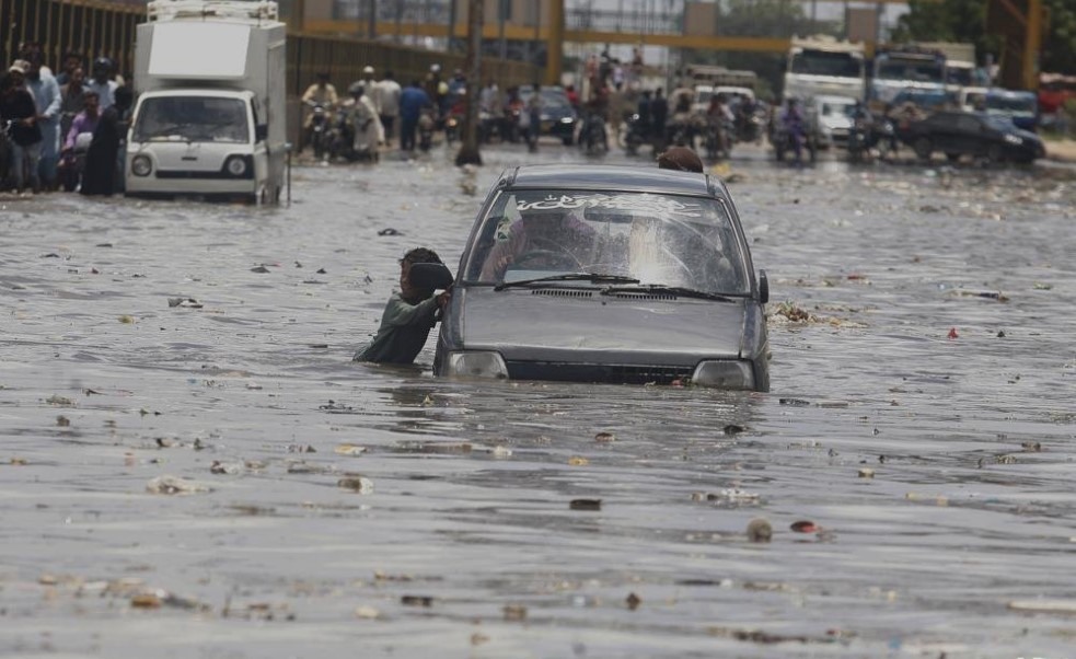 نتيجة الامطار الغزيرة.. السفارة الاردنية تخلي