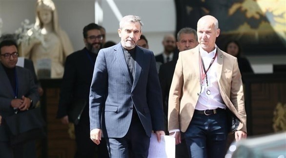 إيران تمدد محادثات النووي للشهر المقبل