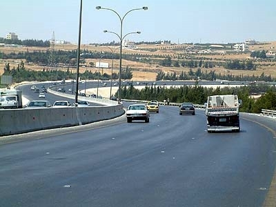 حادث سير يبطئ حركة المرور على