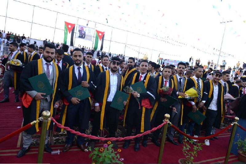 الطفيلة التقنية تحتفل بتخريج كوكبة من