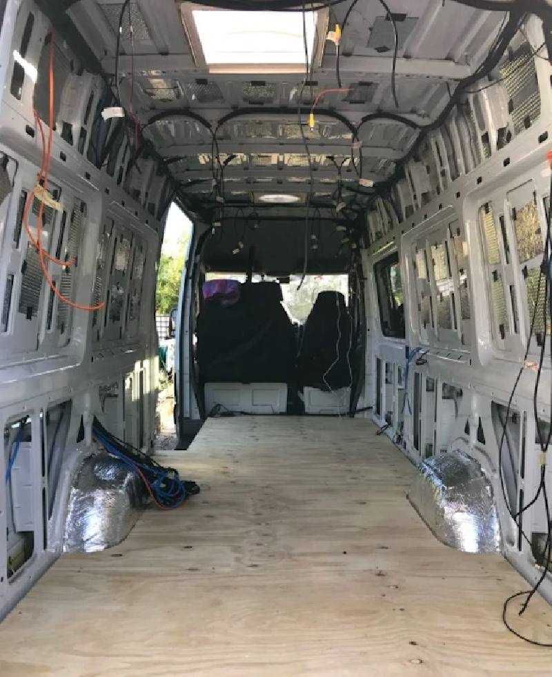 يستقيلان من عملهما للسفر حول أوروبا..