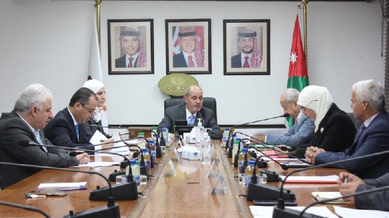 إقرار الشروط اللازمة لاستفادة الشركات الصناعية