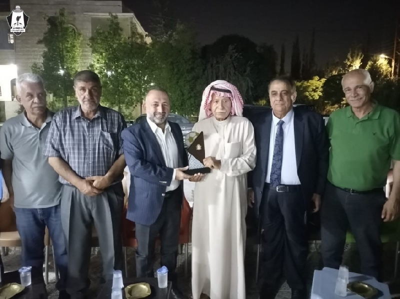 الوحدات يكرم الفايز (صور)