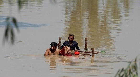 حصيلة الفيضانات في باكستان ترتفع وتجبرها