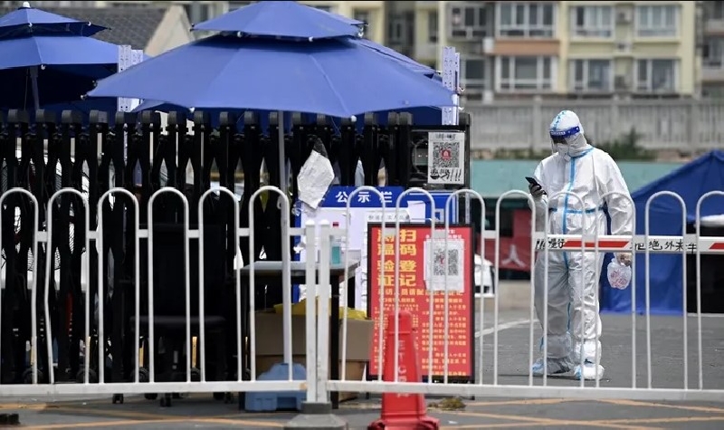 الصين تعود للإغلاقات.. إصابات مقلقة وضربة