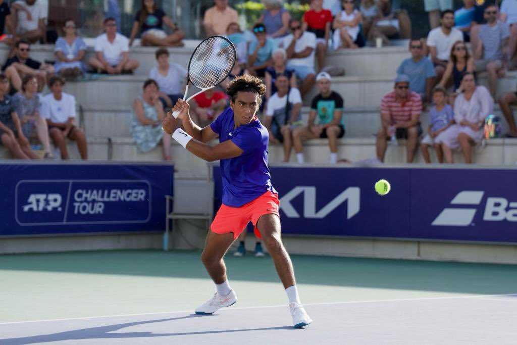 عبدالله شلباية يتأهل إلى ربع نهائي