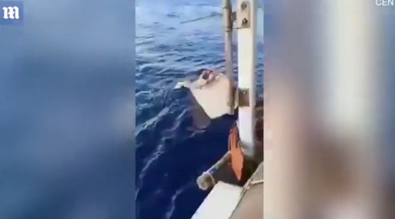 قضى 11 يوما في المحيط معلقا