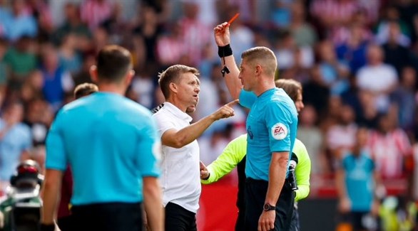 مدرب ليدز ينتقد حكم الفيديو المساعد