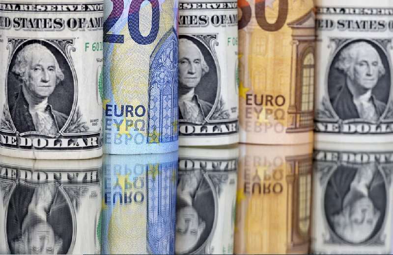 أدنى مستوى منذ عشرين عاما.. اليورو